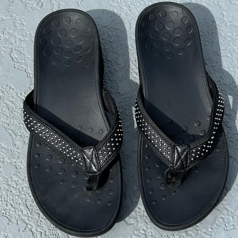 Vionic Hightide Black Studded Flip Flops